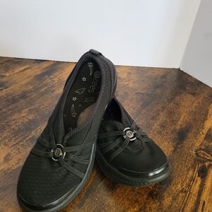 Bzees Women’s Size 8M  Niche Shoes Black Slip On Comfort Casual Walking